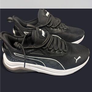 Puma Men's Black and White Athletic Shoes